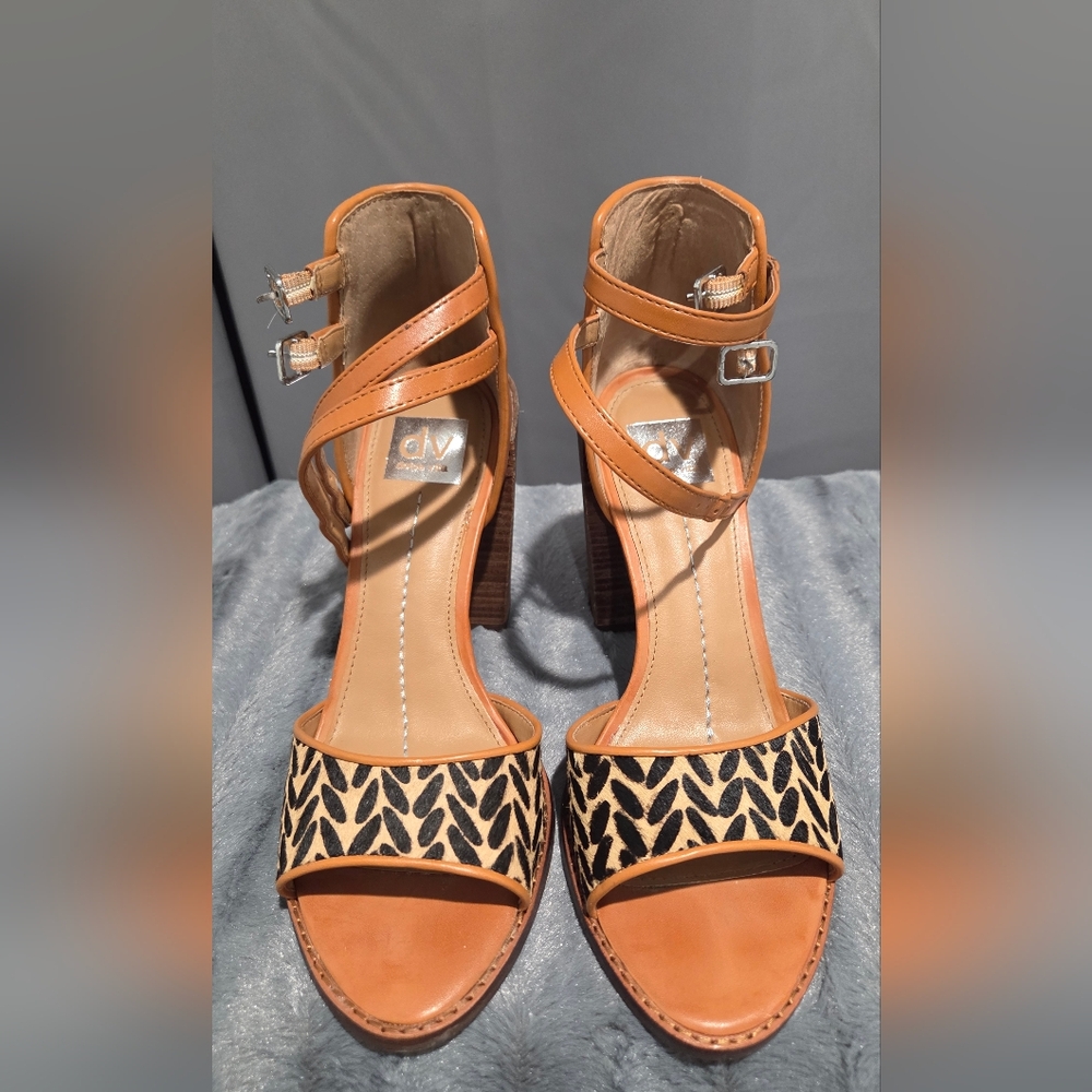 Dolce Vita Women's Tan Strappy Sandals